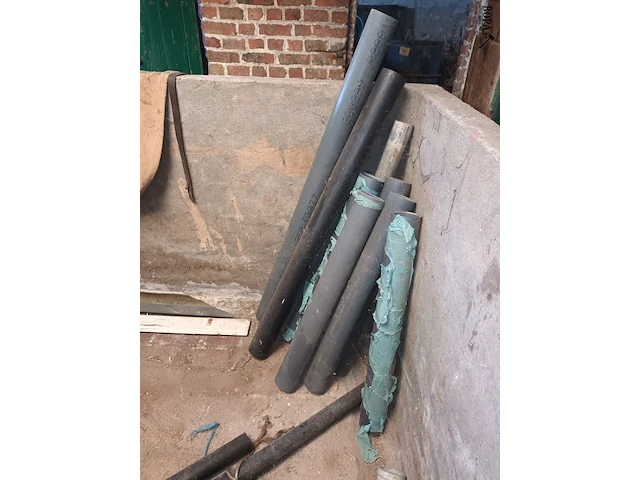 Lot 83 - pvc buizen en goten - afbeelding 2 van  3