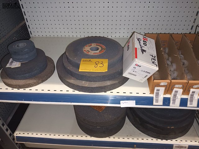 Lot 83 - slijpstenen. 18 stuks - afbeelding 1 van  5