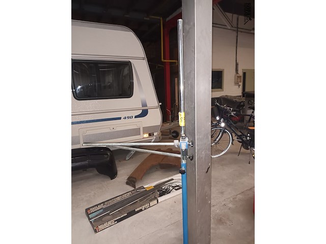 Lot 83 - spuitstatief - afbeelding 2 van  3