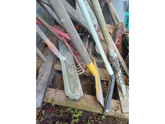 Lot 83 - tuin- en schoonmaakmateriaal - afbeelding 3 van  6
