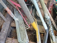 Lot 83 - tuin- en schoonmaakmateriaal - afbeelding 3 van  6