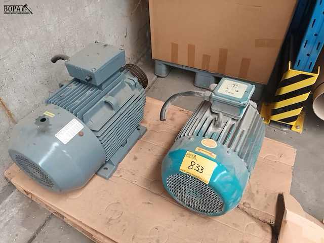 Lot 833 - elektrische inductiemotor. 2 stuks - afbeelding 1 van  6