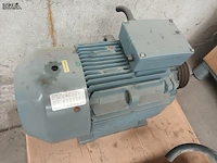 Lot 833 - elektrische inductiemotor. 2 stuks - afbeelding 2 van  6