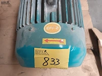 Lot 833 - elektrische inductiemotor. 2 stuks - afbeelding 5 van  6