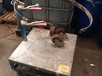 Lot 839 - transportkar voor vaten - afbeelding 1 van  3