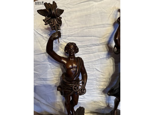 Lot 84 - beelden zamac, 2 stuks, 'de overwinning' - afbeelding 2 van  6