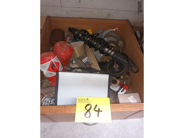 Lot 84 - doe-het-zelf materiaal - afbeelding 1 van  4