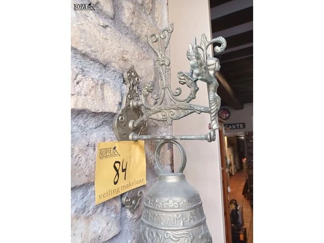 Lot 84 - koperen kloosterbel - afbeelding 2 van  3