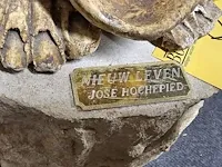 Lot 84 - kunstwerk “nieuw leven” josé hocepied - afbeelding 4 van  7