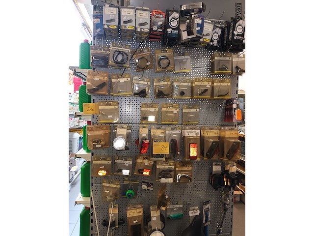 Lot 84 - lot fietsmateriaal - afbeelding 1 van  5