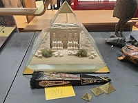 Lot 84 - miniatuurmodel van de grote tempelvan abu simbel - afbeelding 1 van  5