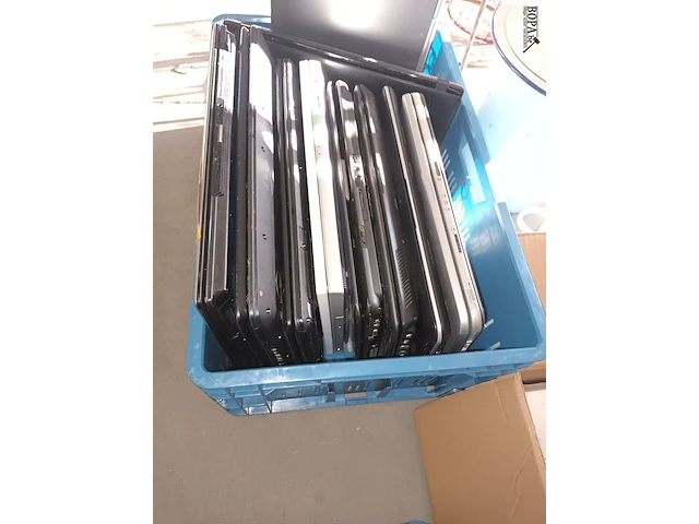 Lot 84 - oude laptops. 10 stuks - afbeelding 3 van  3
