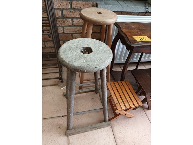 Lot 84 - plantenstaanders. 5 stuks - afbeelding 2 van  3