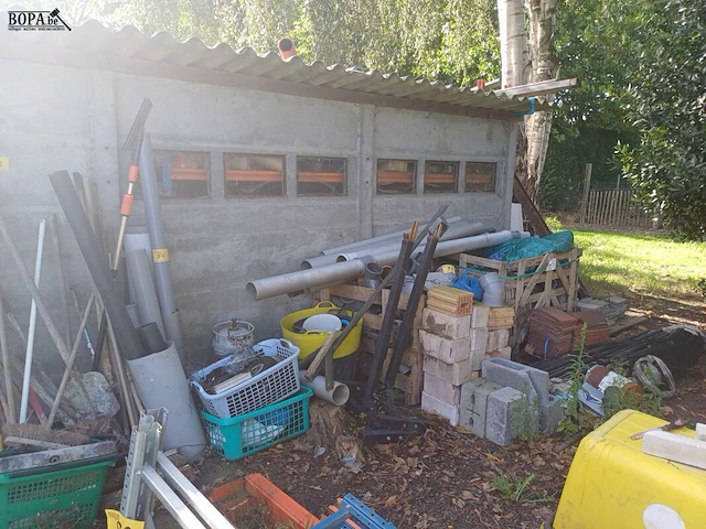 Lot 84 - pvc hulpstukken en buizen - afbeelding 1 van  6