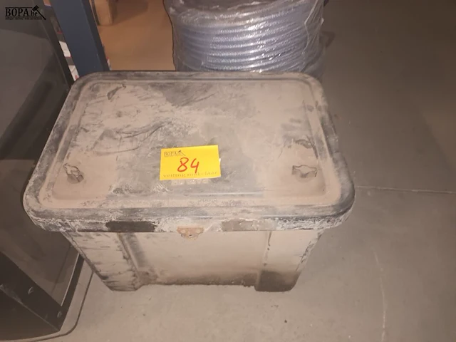 Lot 84 - pvc materiaalkoffer - afbeelding 1 van  3