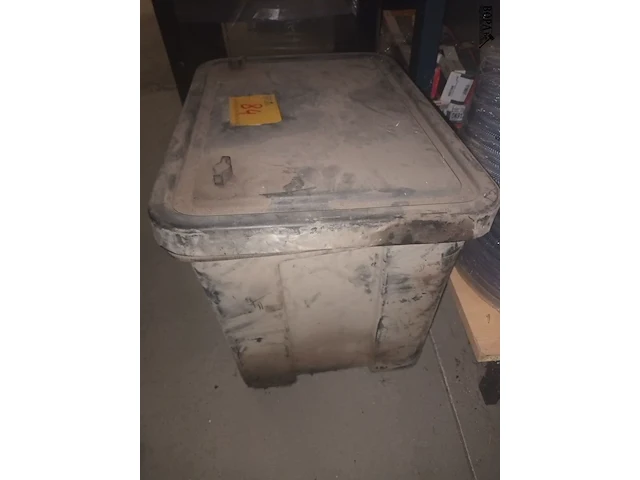 Lot 84 - pvc materiaalkoffer - afbeelding 3 van  3