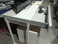Lot 84 - tafel met lade - afbeelding 2 van  4