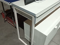 Lot 84 - tafel met lade - afbeelding 4 van  4