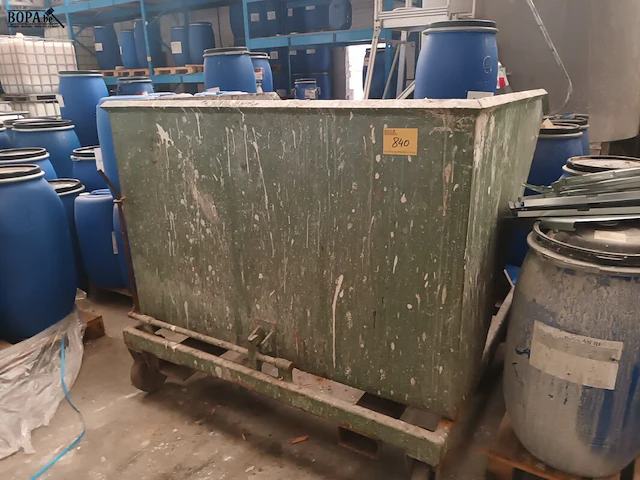 Lot 840 - mobiele kipcontainer - afbeelding 1 van  3