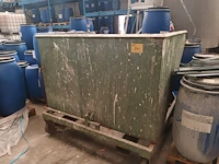 Lot 840 - mobiele kipcontainer - afbeelding 1 van  3