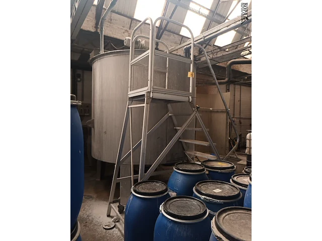 Lot 841 - industriële werktrap met platform - afbeelding 1 van  3