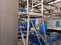 Lot 841 - industriële werktrap met platform - afbeelding 2 van  3