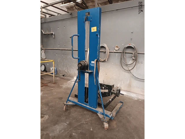 Lot 843 - vatenlifter - afbeelding 1 van  4