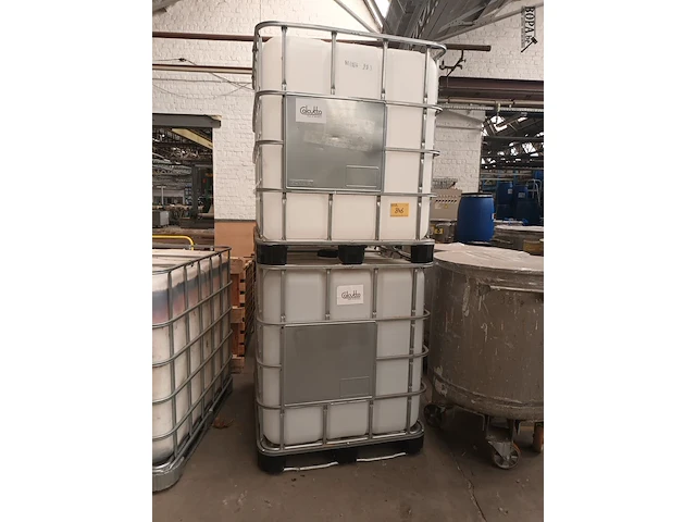 Lot 846 - ibc container. 2 stuks - afbeelding 1 van  4