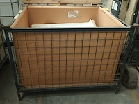 Lot 847 - stapelbak met inhoud - afbeelding 3 van  3