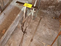 Lot 85 - antieke ploeg en hooivork - afbeelding 1 van  2