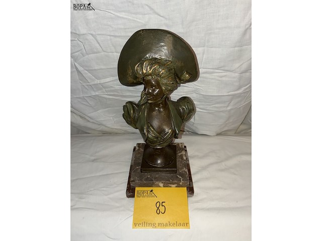 Lot 85 - beeld brons, marmeren voet, van der straeten, vrouw met hoed - afbeelding 2 van  5