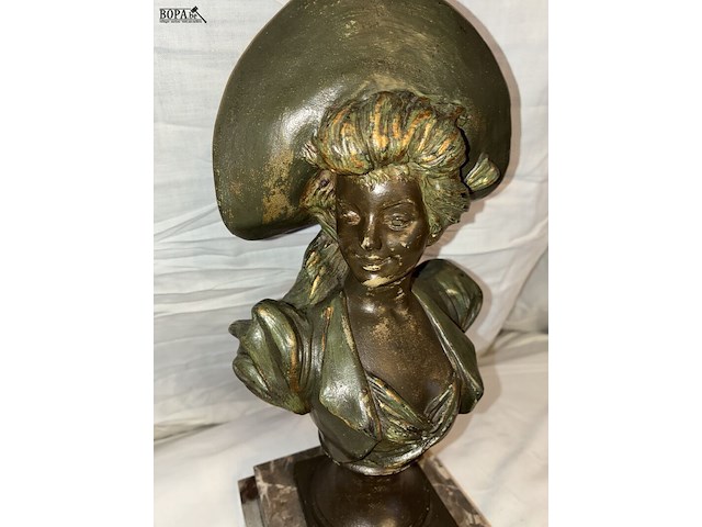 Lot 85 - beeld brons, marmeren voet, van der straeten, vrouw met hoed - afbeelding 3 van  5