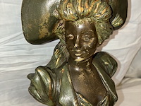 Lot 85 - beeld brons, marmeren voet, van der straeten, vrouw met hoed - afbeelding 3 van  5
