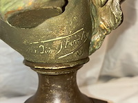 Lot 85 - beeld brons, marmeren voet, van der straeten, vrouw met hoed - afbeelding 4 van  5