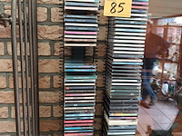 Lot 85 - cd rek met inhoud. 2 stuks - afbeelding 1 van  5