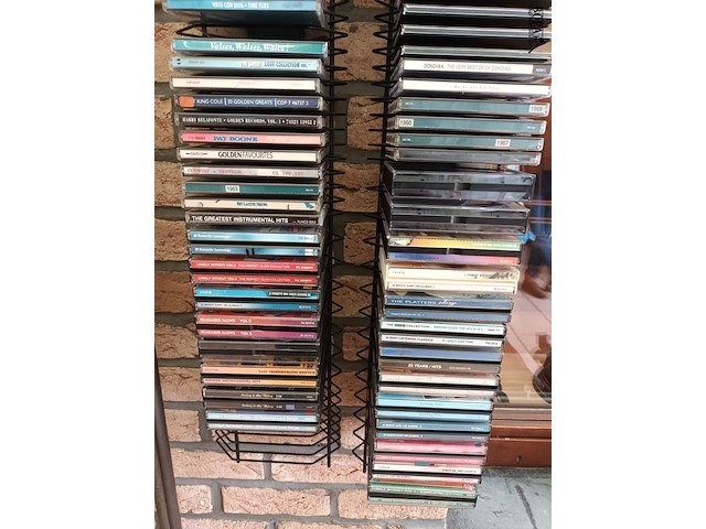 Lot 85 - cd rek met inhoud. 2 stuks - afbeelding 4 van  5