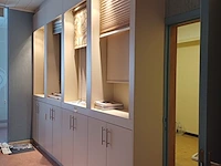 Lot 85 - inbouwkast(en) met inhoud - afbeelding 3 van  3