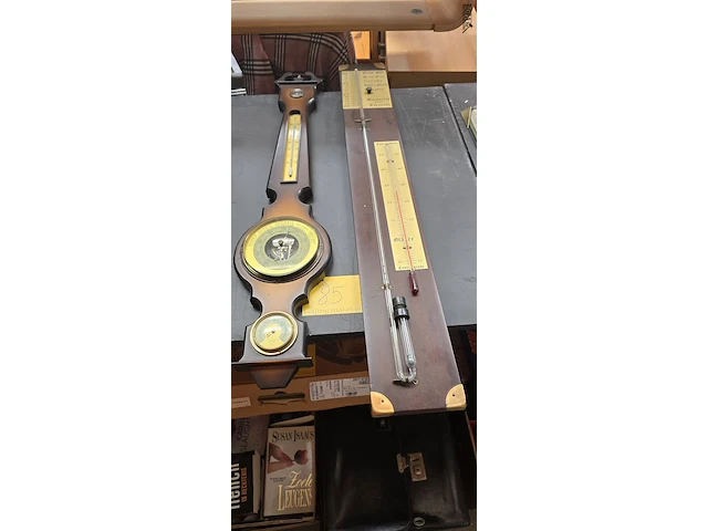 Lot 85 - kwikbarometer en antieke barometer - afbeelding 1 van  5