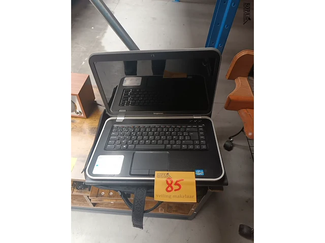 Lot 85 - laptop dell inspiron met koeler - afbeelding 1 van  4