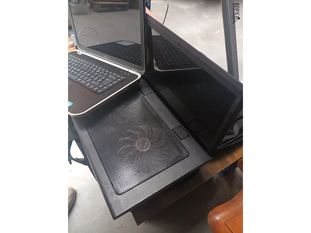 Lot 85 - laptop dell inspiron met koeler - afbeelding 4 van  4