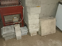 Lot 85 - lot tegels en stenen - afbeelding 1 van  1