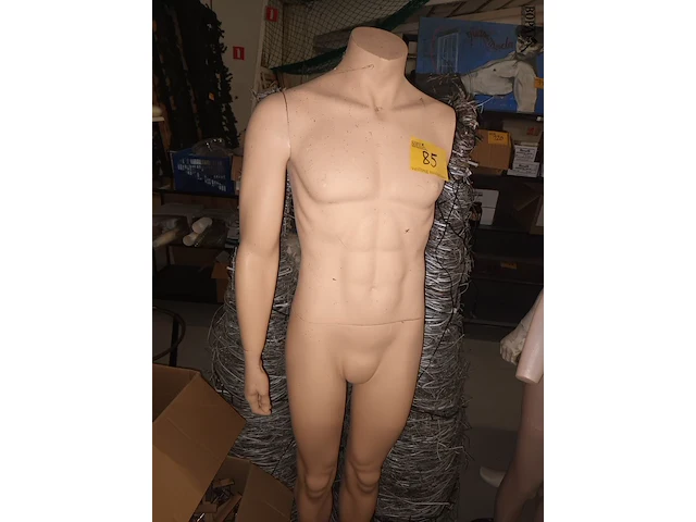 Lot 85 - mannequin pop man - afbeelding 1 van  3