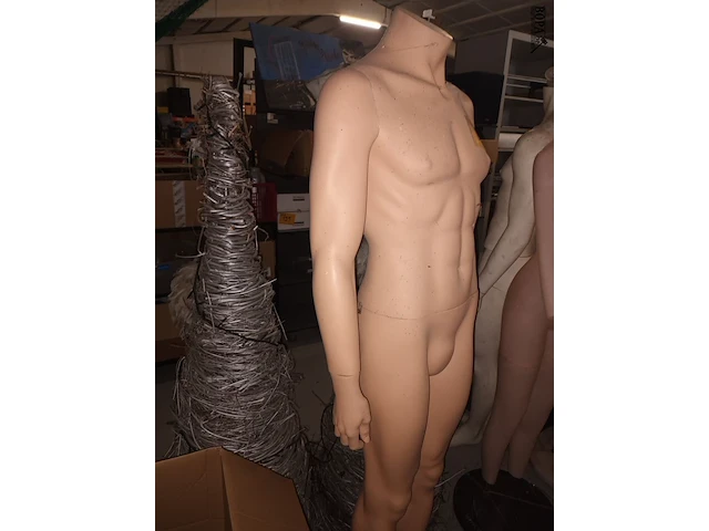 Lot 85 - mannequin pop man - afbeelding 3 van  3