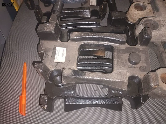 Lot 85 - onderdelen voor truck en trailer - afbeelding 3 van  5