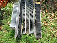 Lot 85 - roosters voor afvoergoten - 8 stuks - afbeelding 3 van  3