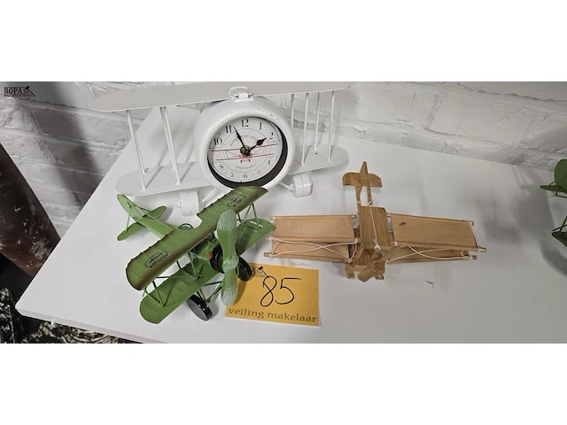 Lot 85 - vliegtuigjes 3 stuks - afbeelding 1 van  4