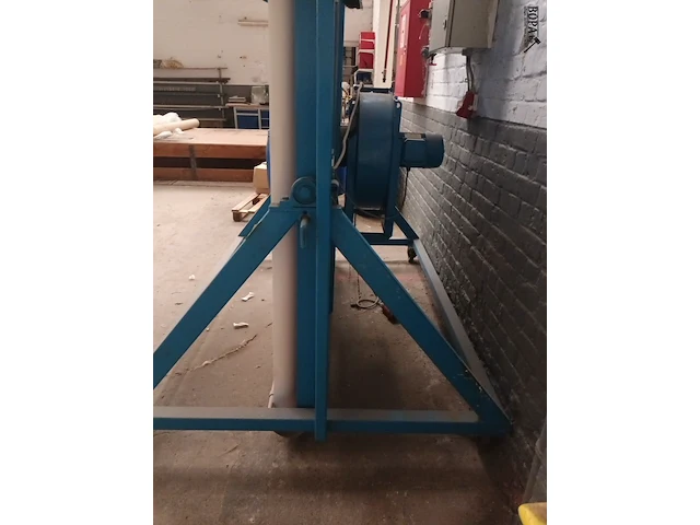 Lot 852 - metalen kar voor belichting - afbeelding 3 van  3