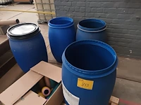 Lot 853 - plastieken tonnen en doos bobijnen - afbeelding 2 van  3