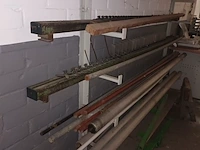 Lot 857 - wandrek met haken en inhoud - afbeelding 2 van  3