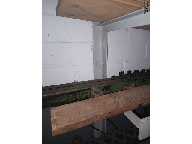 Lot 857 - wandrek met haken en inhoud - afbeelding 3 van  3